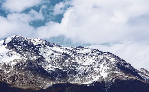 Alpi di montagna, nubi cumuliformi, nero, bianca, montagna, la neve, nube, paesaggio, tehran, nuvola - cielo, cielo, temperatura fredda, bellezza nella natura, inverno, scenics - natura, montagna innevata, natura, picco di montagna, catena montuosa, ambiente, giorno, nessuno, all'aperto, roccia, scena non urbana, 5K, CC0, dominio pubblico, privo di copyright