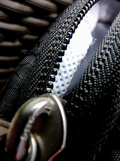 fecho eclair, Bolsa, trancar, perto, abrir, fazer para, zipp, zip verschluss, metal, bolsas, fechos, música, dentro de casa, fechar-se, cultura artística e entretenimento, ninguém, instrumento musical, foco seletivo, padronizar, ainda vida, texturizado, tecnologia, máquinas, origens, quadro completo, em uma sequência, equipamento, cesta, visão de alto ângulo, recipiente, brilhante, indústria, prateado colorido, 2K, CC0, domínio público, royalty free