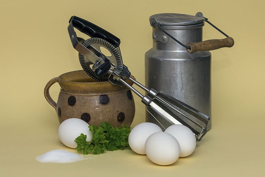 quatre, blanc, ous de pollastre, marró, canister, llet, ou, agitador, olla, menjar, ous remenats, sal, julivert, cuinar, cuina, Llauna pot, a l'interior, menjar i beguda, estri de cuina, benestar, alimentació saludable, natura morta, cap gent, tir de l'estudi, equipament per a la llar, contenidor, fons de colors, metall, primer pla, ingredient, Saler, frescor, preparació, estil de vida saludable, paella, 2K