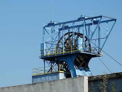 bastidor, industria, minería, mía, cuenta, Katowice, Polonia, silesia, Sistema de transporte, casco de seguridad, reparando, casco, un solo hombre, Sólo para adultos, vista de ángulo bajo, cielo, azul, arquitectura, cielo limpio, día, ocupación, trabajando, naturaleza, una persona, hombres, gente real, estructura construida, sombrero, al aire libre, luz del sol, maquinaria, 4K, CC0, dominio público, libre de derechos