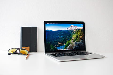 macbook, profesyonel, yanında, siyah, çerçeveli, Güneş gözlüğü, webdesign, not defteri, masaüstü, ilham, ders çalışma, iş yeri, bilgisayar, teknoloji, dizüstü, bilgisayar ekranı, iş, Internet, pc, iletişim, kablosuz teknoloji, bağ, tablo, içeriye, insansız, taşınabilir bilgi cihazı, doğa, cihaz ekranı, ekran, bilgisayar ağı, Su, gözlük, kapatmak, bilgisayar donanımı, tuş takımı, internette sörf yapmak, 1080P, CC0, kamu malı, telif ücretsiz