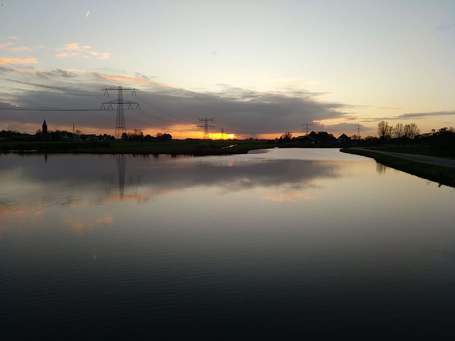 Aussicht, Sonne, Dämmerung, Wolke, Wasser, See, dunkel, Schatten, schwarz, grau, Blau, nett, Landschaft, Pfad, Wolken, Himmel, Sonnenuntergang, Reflexion, Schönheit in der Natur, Szenen - Natur, wolke - himmel, Ufergegend, Ruhe, keine Leute, Natur, ruhige Szene, Kraftstoff- und Stromerzeugung, Silhouette, idyllisch, Strommast, Elektrizität, stehendes Wasser, draußen, Netzteil, 4K