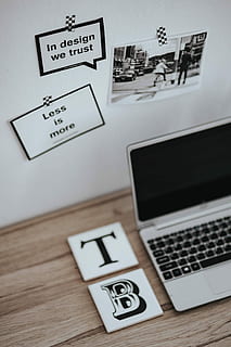 tarjetas, citas, blanco y negro, foto, computadora portátil de plata, inspirador, plata, ordenador portátil, espacio de trabajo, lugar de trabajo, computadora, citar, motivacional, lema, negocio, tecnología, oficina, escritorio, financiar, Internet, mesa, tecnología inalámbrica, adentro, comunicación, material de madera, nadie, texto, naturaleza muerta, vista de alto ángulo, de cerca, conexión, escritura occidental, papel, número, enfoque selectivo, dispositivo de información portátil, cultura de las artes y entretenimiento, 4K