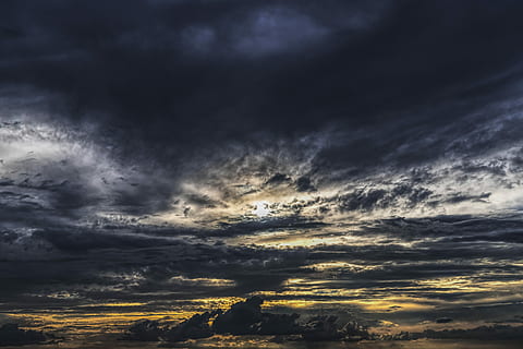 grau, golden, Stunde, Wolken, dramatisch, Himmel, Dramatischer Himmel, Stimmung, Wetterstimmung, Wolken bilden sich, dramatische Wolken, Atmosphäre, wunderschönen, dunkle Wolken, Theater, nach vorne, Landschaft, Sturmwolken, bedrohlich, Sturm, Gewitter, Wolkenbruch, gewitter stimmung, Wetter, bedeckter Himmel, Naturphänomen, Natur, wolke - himmel, szenen, Schönheit in der Natur, Szenen - Natur, ruhige Szene, Ruhe, Sonnenuntergang, keine Leute, bedeckt, idyllisch, Umgebung, draußen, Wolkengebilde, Flachwinkelansicht, atmosphärische Stimmung, Dämmerung, Meteorologie, 5K, CC0, gemeinfrei, lizenzfrei