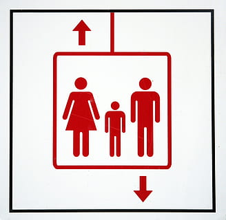 Remarque, ascenseur, ascenseur de passagers, signe, orientation, d'avant en arrière, verticale, pictogramme, représentation humaine, représentation, la communication, rouge, ressemblance masculine, ressemblance féminine, personne, toilettes publiques, fermer, information, signe de toilettes, panneau d'information, symbole, salle de bains, un bâtiment public, couleur blanche, symbole de la flèche, panneau directionnel, 2K, CC0, domaine public, libre de droits