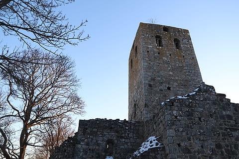 arquitectura, antiguo, todos, gótico, ruina, edades medias, medieval, PC por, sigtuna, piedra, torre, pared, edificio, turismo, defensa, fortaleza, punto de referencia, cielo, historia, estructura construida, vista de ángulo bajo, el pasado, exterior del edificio, árbol, naturaleza, árbol desnudo, destinos de viaje, cielo limpio, nadie, día, al aire libre, vieja ruina, civilización antigua, arruinado, 5K, CC0, dominio público, libre de derechos
