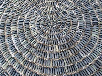 sten-, mosaik, struktur, mønster, jord, grå, baggrunde, fuld ramme, ingen mennesker, design, form, geometrisk form, cirkel, arkitektur, Kunst og håndværk, tekstureret, kreativitet, dome, gentagelse, indendørs, dag, bygget struktur, tæt på, sollys, håndværk, udsmykkede, kuppel, loft, koncentriske, 2K, CC0, offentligt domæne, royaltyfrie