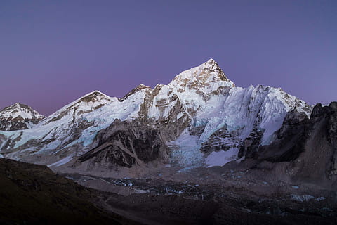 Berg, bedeckt, Schnee, klar, Himmel, Gebirgsalp, Gipfel, Landschaft, kalte Temperatur, Winter, Umgebung, Schönheit in der Natur, Natur, Szenen - Natur, schneebedeckter Berg, Gletscher, Gebirge, Wildnis, Eis, gefroren, Rock, majestätisch, keine Leute, draußen, 4K, CC0, gemeinfrei, lizenzfrei