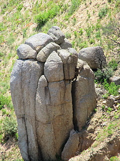 boulder, rock, muntanya, sòlid, cap gent, dia, naturalesa, rock - object, planta, terra, primer pla, art i artesania, arbre, a l'aire lliure, tranquil·litat, representació, camp, textura, centrar-se en primer pla, història, escultura, formació de roca, 1080P, CC0, domini públic, lliure de regalies