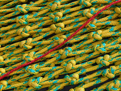 xarxa de pesca, fil vermell, xarxa, node, xarxa de seguretat, Fischer, peix, pescar, indústria pesquera, Mar del nord, marc complet, fons, tèxtil, color verd, textura, corda, primer pla, cap gent, patró, llana, trenat, natura morta, material, connexió, abundància, cadena, multicolor, vista d’angle alt, complexitat, entrellaçats, suavitat, color turquesa, enredat, 2K, CC0, domini públic, lliure de regalies
