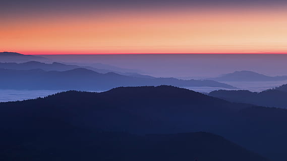 lanskap gunung dengan kabut, matahari terbenam, gunung, dataran tinggi, awan, langit, puncak, punggung bukit, pemandangan, alam, lembah, horison, bayangan hitam, malam, keindahan di alam, di luar rumah, langit yang dramatis, cuaca, lingkungan Hidup, scenics - alam, hutan, kabut, pegunungan, matahari, tanah, awan - langit, puncak gunung, pagi, senja, ketenangan, tidak ada orang, berlapis, 4K, CC0, domain publik, bebas royalti