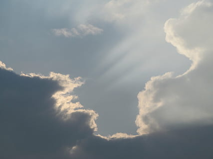 chmury, światło, niebo, niebieski, biały, wolkenspiel, piekło, jasność, przenikać, lichtspiel, lichtreflex, chmura - niebo, piękno natury, scenics - natura, żadnych ludzi, tła, Natura, niski kąt widzenia, cloudscape, dzień, idylliczny, spokój, puszysty, na dworze, światło słoneczne, dramatyczne niebo, pochmurny, miękkość, wiatr, 4K, CC0, domena publiczna, darmowe zdjęcia