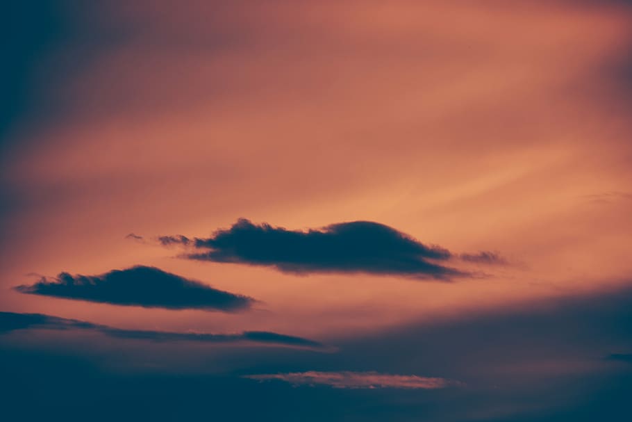 núvols, cel, daurat, hores, núvol, posta de sol, vespre, núvol - cel, cel dramàtic, escenics, naturalesa, cloudscape, bellesa a la natura, escena tranquil·la, escenics - natura, tranquil·litat, fons, color taronja, atmosfera, medi ambient, idíl·lic, cap gent, por, cel malhumorat, a l'aire lliure, vent, meteorologia, resum, fosc, porpra, 5K