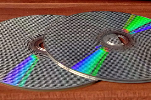 disques compactes, les cd, CD, disque, compact, La technologie, médias, Les données, espace de rangement, DVD, ordinateur, la musique, Couleur, information, cercle, l'audio, CD ROM, brûler, enregistrable, record, optique, ROM, numérique, sauvegarde, Logiciel, Plastique, copie, Mémoire, multi couleur, fermer, à l'intérieur, personne, forme, nature morte, modèle, vue grand angle, objet unique, Forme géométrique, jouet, métal, conception, partie du corps, journée, 5K, CC0, domaine public, libre de droits