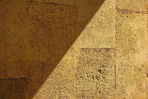fotografia ravvicinata, Marrone, calcestruzzo, marciapiede, parete, pietra, antico, struttura, architettura, sfondi, strutturato, modello, astratto, architettura ed edifici, caratteristica della parete, vecchio, ombra, nessuno, luce del sole, fotogramma intero, giorno, natura, vista dall'alto, all'aperto, sabbia, terra, avvicinamento, struttura costruita, strada, concentrarsi sull'ombra, 4K, CC0, dominio pubblico, privo di copyright