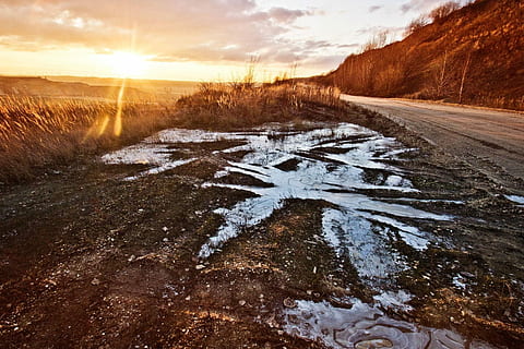 Foto, Sonnenuntergang, Wintersaison, Winter, Jahreszeit, Natur, Straße, Landschaft, draußen, keine Leute, ländliche Szene, Himmel, szenen, Schnee, Landstraße, Sonnenlicht, kalte Temperatur, Schönheit in der Natur, ruhige Szene, Ruhe, wolke - himmel, Szenen - Natur, Umgebung, Land, Pflanze, gefroren, der Weg nach vorn, 720P, CC0, gemeinfrei, lizenzfrei