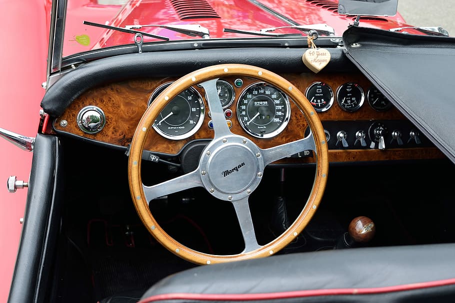 voiture, intérieur, dans, interne, vieux, automobile, industrie, véhicule, puissance, transport, vétéran, pkw, vite, classique, Remis à neuf, chrome, brillant, volant, mode de transport, compteur de vitesse, Panneau de contrôle, tableau de bord, intérieur du véhicule, véhicule terrestre, roue, personne, véhicule à moteur, contrôle, navire nautique, style rétro, journée, fermer, voiture ancienne, en plein air, mètre - instrument de mesure, luxe, 5K