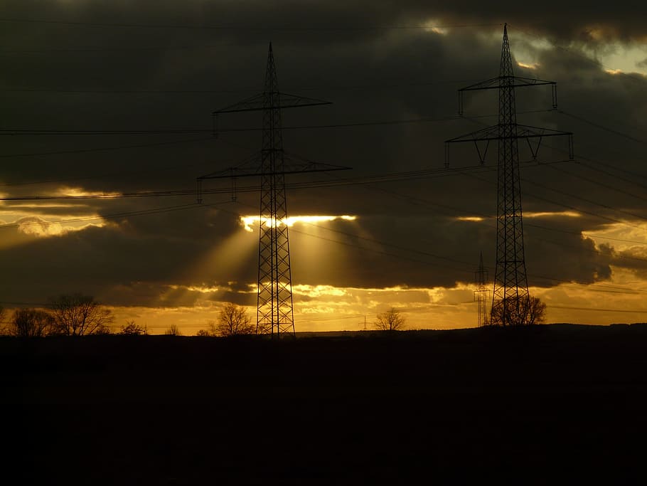 skyer, sol, solstråle, åbning, Gud, himmel, tro, lys, mørk, helvede, power poles, energi, elektricitet, silhuet, ingen mennesker, sky - himmel, udendørs, el-pylon, teknologi, brændstof og elproduktion, miljø, natur, jord, Strømforsyning, strømkabel, solnedgang, kabel, landskab, vindmølle, alternativ energi, Mark, turbine, elektrisk udstyr, 2K