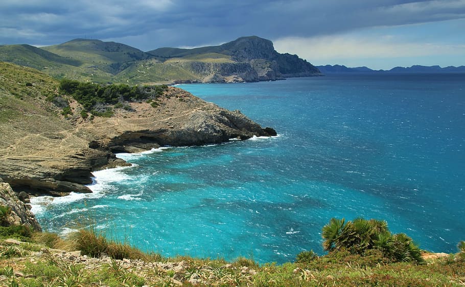 maro, Munte, lângă, corp, apă, timpul zilei, mare, val, nori, coastă, cer, stâncă, pietre, plajă, odihnă, frumos, peisaj, sud, maritim, mallorca, traseu, perspectivă, excursie pe jos, turul munților, piatră, albastru, turcoaz, Mediterana, rezervat, dispozitie, est coasta mallorca, dor, idilă, singuratic, peisaj de coastă, litoral, natură, vară, scenics, insulă, vacante, frumusețe în natură, scenice - natura, o scenă liniștită, liniște, teren, plantă, obiect de rocă, scenă non-urbană, solid, nici o persoana, idilic, zi, în aer liber, turcoaz colorat, litoral stâncos, 4K