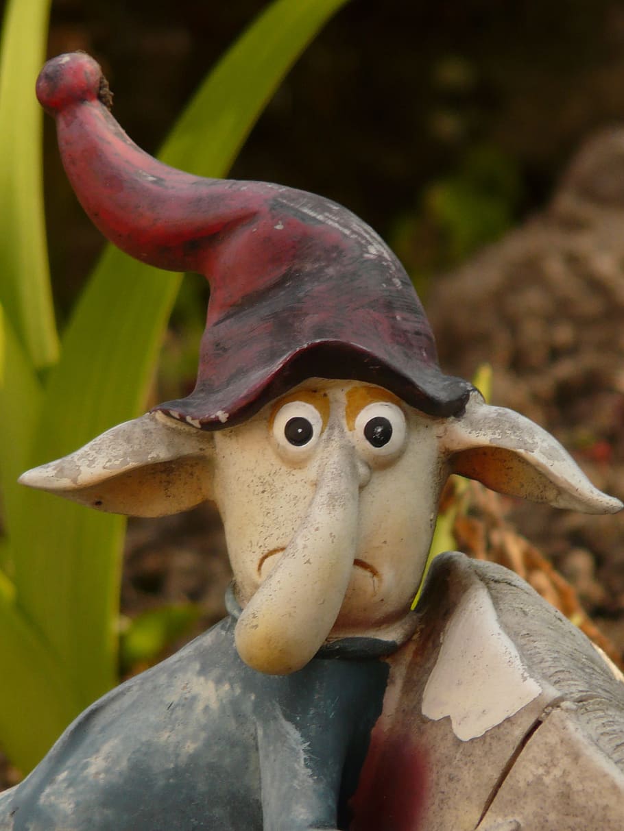 nan, imp, gnome, criatura, divertit, bolets, holzfigur, krumme nase, jardí, prat, són, nas, decebut, trist, fora de sintonia, primer pla, representació, art i artesania, creativitat, cap gent, representació humana, centrar-se en primer pla, escultura, dia, naturalesa, artesania, estàtua, joguina, semblança masculina, figureta, a l'aire lliure, vertebrats, 2K