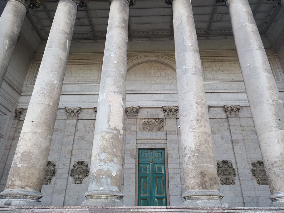 columna, porta, arquitectura, porta vella, sortir, edifici, entrada, monument, esztergom, basílica, basílica esztergom, estructura construïda, columna arquitectònica, vista d’angle baix, exterior de l'edifici, història, cap gent, el passat, dia, vell, destinacions de viatge, a l'aire lliure, finestra, religió, antic, arc, en fila, ciutat, resistent, columnata, 4K