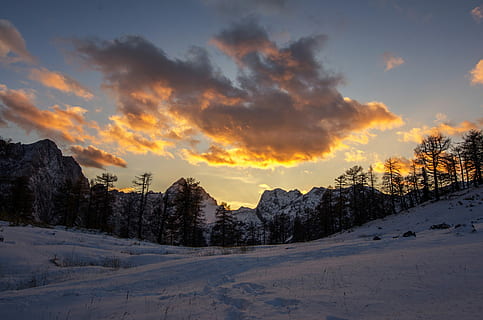 alplandskap, moln, himmel, alpin, landskap, bergen, allmängods, träd, natur, snö, vinter-, solnedgång, berg, scenics, utomhus, skönhet i naturen, soluppgång - gryning, skog, solljus, kalltemperatur, Sol, blå, skymning, is, frost, morgon-, moln - himmel, säsong, lugn plats, gryning, scenics - natur, kall temperatur, lugn, växt, icke-urbana scenen, inget folk, miljö, orange färg, idyllisk, 4K, CC0, offentligt domän, royaltyfria