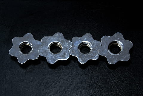 nueces, tornillo, metal, hilo, sección, La industria, plata, ajuste, elemento, lustroso, planchar, cromo, acero, acero inoxidable, metálico, adentro, de cerca, nadie, equipo, naturaleza muerta, fondo negro, Herramienta de trabajo, foto de estudio, grupo de objetos, de color negro, vista de alto ángulo, oxidado, modelo, conexión, reflexión, color plateado, llave inglesa, solo objeto, llave, 5K, CC0, dominio público, libre de derechos