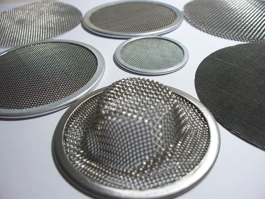 rodó, gris, pantalles d'acer, blanc, superfície, filtrar, tecnologia, metall, servei, manteniment, mecànica, equipament, treballar, canvi, substitució, filtre d'oli, vehicle, transport, sistema, indústria, protecció, netejar, automàtic, motor, reparació, disseny, automoció, acer, filtratge, primer pla, a l'interior, cap gent, natura morta, vista d’angle alt, música, forma, cercle, forma geomètrica, patró, fons, tir de l'estudi, color negre, vehicle terrestre, detall, marc complet, color plata, crom, 4K
