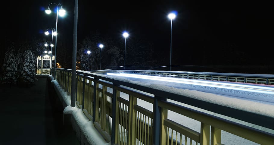 most, světla, noc, zimní, svítí, pouliční osvětlení, Rychlost, zábradlí, studená teplota, ulice, sníh, osvětlovací zařízení, Příroda, spojení, architektura, venku, město, nikdo, stavba, most - mužská konstrukce, lavice, 4K