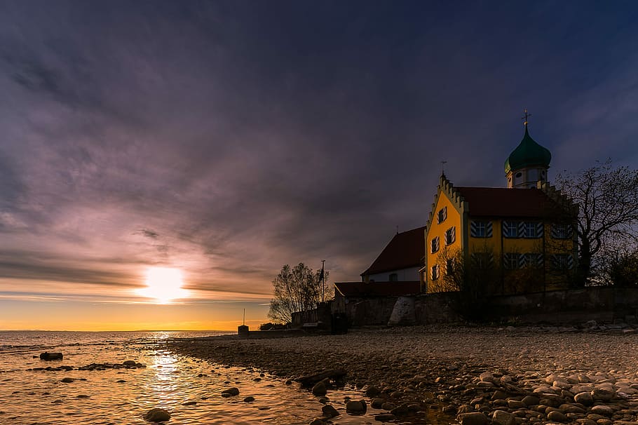 hus, kysten, overskyet, himmel, solnedgang, farvande, skumring, slot, arkitektur, Abendstimmung, skyer form, skydække, aften, aftenhimmel, oransje himmel, efterglød, smuk, hjem, lake constance, natur, romantik, landskab, humør, sol, romantisk, hvile, horisont, tapet, baggrund, desktop baggrund, skærm baggrund, bygget struktur, vand, bygning udvendig, sky - himmel, jord, hav, strand, bygning, religion, sted for tilbedelse, rejsemål, spiritualitet, tro, skønhed i naturen, ingen mennesker, 4K
