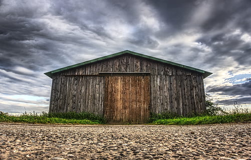 di legno, capannone, nuvoloso, cielo, fienile, orizzontale, nube, azienda agricola, legna, natura, casa, agricoltura, paesaggio, rustico, architettura, erba, hdr, ampia gamma dinamica, contrasto, vicino, azione, sala, magazzino, spazio, self storage, strada, asfalto, nuvola - cielo, struttura costruita, esterno dell'edificio, edificio agricolo, legno - materiale, terra, cielo drammatico, nessuno, scena rurale, nuvola temporalesca, tempesta, all'aperto, infausto, 5K, CC0, dominio pubblico, privo di copyright