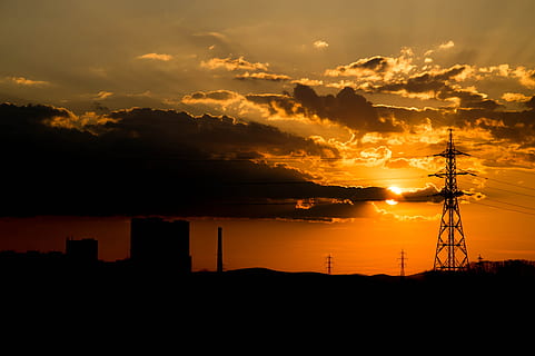 hulpprogramma pool, elektriciteit, zonsondergang, Sofia, industriële stad, hemel, landschap, reizen, architectuur, stad, avond, stadsgezicht, silhouet, wolk - lucht, technologie, schoonheid in de natuur, scenics - natuur, Oranje kleur, brandstof en stroomopwekking, hoogspanningsmast, natuur, geen mensen, ingebouwde structuur, stroomvoorziening, milieu, zonlicht, idyllisch, buitenshuis, 5K, CC0, publiek domein, royaltyvrij
