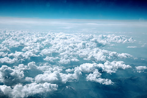 空中, 写真撮影, 白, 雲, 山岳, 空, 概観, フリース, 空に, 雲 - 空, 空撮, 風景 - 自然, 自然の美しさ, cloudscape, 青, 自然, 無人, 静かな情景, 静けさ, 白色, 環境, のどかな, ハイアップ, 日, きらきら, 雰囲気, 屋外, 上に, 気象学, 風, 柔らかさ, テクスチャ効果, 眺めを見て, 5K, CC0, パブリックドメイン, ロイヤリティフリー