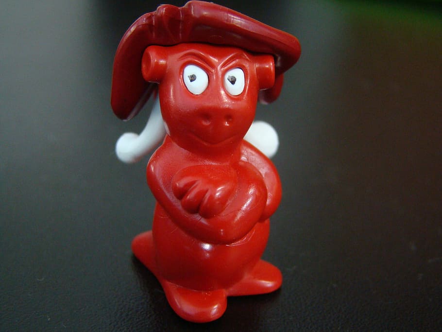 diable, capeta, satanas, diabolin, ninot de neu, vermell, dolent, cap gent, primer pla, a l'interior, dia, representació, taula, joguina, representació humana, art i artesania, figureta, creativitat, natura morta, sol objecte, centrar-se en primer pla, artesania, plàstic, vista d’angle alt, 2K
