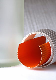 paper, art, senzillesa, clar, blanc, cap gent, primer pla, a l'interior, menjar i beguda, taula, vermell, tennis taula, menjar, sol objecte, centrar-se en primer pla, esport, natura morta, color taronja, estil de vida saludable, tir de l'estudi, benestar, alimentació saludable, contenidor, 4K, CC0, domini públic, lliure de regalies