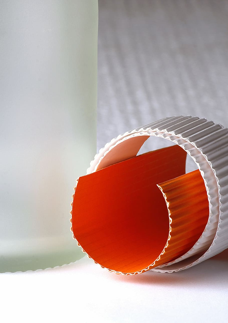 paper, art, senzillesa, clar, blanc, cap gent, primer pla, a l'interior, menjar i beguda, taula, vermell, tennis taula, menjar, sol objecte, centrar-se en primer pla, esport, natura morta, color taronja, estil de vida saludable, tir de l'estudi, benestar, alimentació saludable, contenidor, 4K