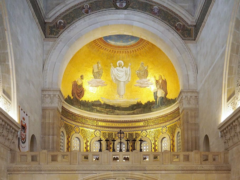 jesús, moses, transfiguració, elia, tabor, Barluzzi, Església, cor, Crist, arquitectura, a l'interior, catedral, arquitectura i edificis, cristianisme, religió, lloc famós, europa, catolicisme, estructura construïda, estàtua, història, columna arquitectònica, cúpula, representació humana, representació, exterior de l'edifici, art i artesania, escultura, semblança masculina, espiritualitat, creença, vista d’angle baix, edifici, el passat, destinacions de viatge, cap gent, arc, lloc de culte, sostre, ornamentat, mural, altar, 2K