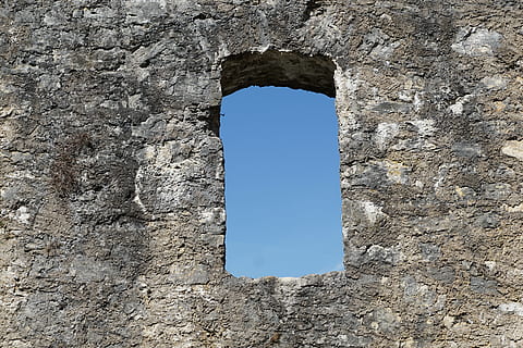 finestra, ruïna, paret, cel, castell, honing mountain, tuttlingen, Alemanya, arquitectura, història, el passat, cap gent, estructura construïda, funció de construcció de parets, forat, dia, antiga ruïna, cel clar, sòlid, vell, naturalesa, vista d’angle baix, aixafar, arc, antic, a l'aire lliure, paret de pedra, civilització antiga, material de pedra, arruïnat, deteriorament, arqueologia, 5K, CC0, domini públic, lliure de regalies
