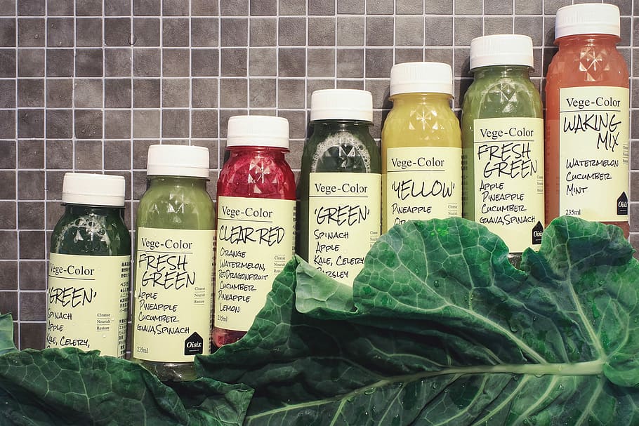 vege farve plastflasker, farve, plastik flasker, medicin, sundhedspleje og medicin, flaske, pille, ingen mennesker, variation, valg, grøn farve, beholder, tekst, indendørs, vestlige script, murbygningsfunktion, meddelelse, krukke, stor gruppe af objekter, stilleben, mad, arrangement, etiket, bestille, 1080P