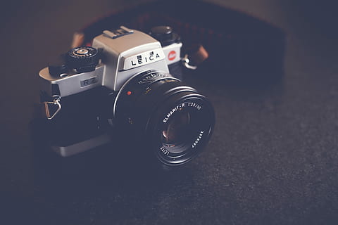 negru, gri, camera leica, masa, a închide, fotografie, camera leica milc, aparat foto, corp, fundal, antic, fotografii tematice, aparat de fotografiat - echipament fotografic, tehnologie, obiectiv - instrument optic, echipament fotografic, nici o persoana, un singur obiect, culoare neagră, camera digitala, în interior, stil retro, modern, natură moartă, vedere în unghi mare, activitate, lentilă - ochi, selectiv, Slr camera, 5K, CC0, domeniu public, fără drepturi de autor