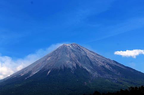 tæt på, Foto, bjerg, gunung semeru, Lumajang, øst Java, java, indonesien, bjerge, natur, panorama, vulkan, japan, mt fuji, sne, bjergtop, himmel, sky - himmel, scenics - natur, skønhed i naturen, jord, landskab, geologi, ikke-urbane scene, miljø, rolig scene, ingen mennesker, udbrud, rejsemål, udendørs, røg - fysisk struktur, ro, vulkansk krater, snedækket bjerg, 2K, CC0, offentligt domæne, royaltyfrie