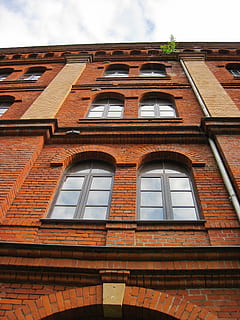 hjem, mursten, rød, gammel, arkitektur, facade, væg, murværk, Stenmur, bygning, stenbygget hus, struktur, vindue, lav vinkel visning, bygget struktur, bygning udvendig, himmel, dag, ingen mennesker, sky - himmel, glas - materiale, natur, udendørs, bue, murstens væg, afspejling, vinduesramme, 4K, CC0, offentligt domæne, royaltyfrie