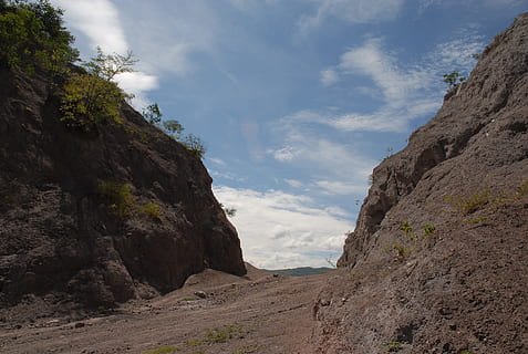 rock, pedra, mount, cel, núvol - cel, rock - object, bellesa a la natura, muntanya, formació de roca, escenics - natura, sòlid, naturalesa, dia, escena no urbana, tranquil·litat, escena tranquil·la, cap gent, geografia física, geologia, terra, Serra, medi ambient, a l'aire lliure, formació, clima, erosionat, clima àrid, 2K, CC0, domini públic, lliure de regalies