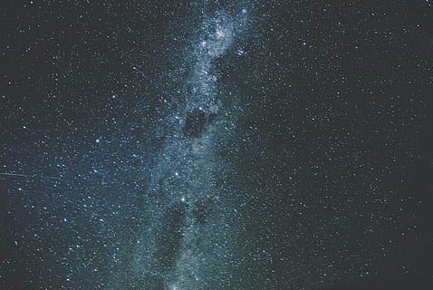 estrelles al cel, galàxia de la Via Làctia, nosaltres, astronomia, espai, blau, fons, nit, fosc, cel, marc complet, a l'interior, cap gent, il·luminat, estrella - espai, galàxia, Via Làctea, camp estel·lar, bellesa a la natura, escenics - natura, estrella, constel · lació, naturalesa, infinit, ciència, idíl·lic, espai i astronomia, tranquil·litat, astrologia, cúmul estel·lar globular, 4K, CC0, domini públic, lliure de regalies
