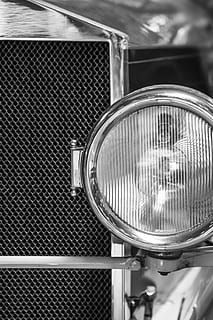 Scheinwerfer, Auto, Oldtimer, Schwarz und weiß, Fahrzeug, Automobil, alt, pkw, retro, Sektion, Detail, schließen, Makro, Chrom, Retro-Stil, glänzend, altmodisch, Metall, Landfahrzeug, Nahansicht, keine Leute, Transport, Transportmittel, Lichtanlage, Kraftfahrzeug, Tag, Fokus auf den Vordergrund, drinnen, Gitter, Technologie, stehlen, silberfarben, 4K, CC0, gemeinfrei, lizenzfrei