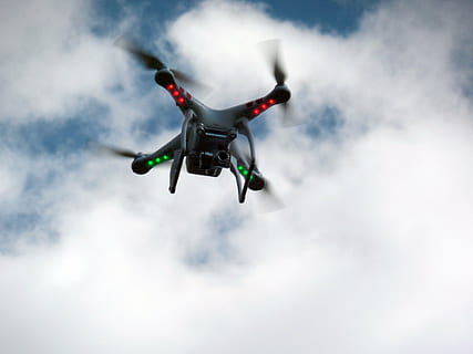 Spionage, Drohne, Kamera, Spion, nsa, Quadcopter, Modell-, Neuling, Propeller, Rotoren, fliegen, Modellhubschrauber, schweben, fliegend, wolke - himmel, in der Luft, Himmel, Flachwinkelansicht, Bewegung, Überwachung, Transport, Kamera - Fotoausrüstung, Luftfahrzeug, keine Leute, Fotografie-Themen, Technologie, Natur, Transportmittel, futuristisch, draußen, Steuerung, Sicherheit, bedrohlich, direkt darunter, großer Bruder - orwellian Konzept, über, Aufregung, 2K, CC0, gemeinfrei, lizenzfrei