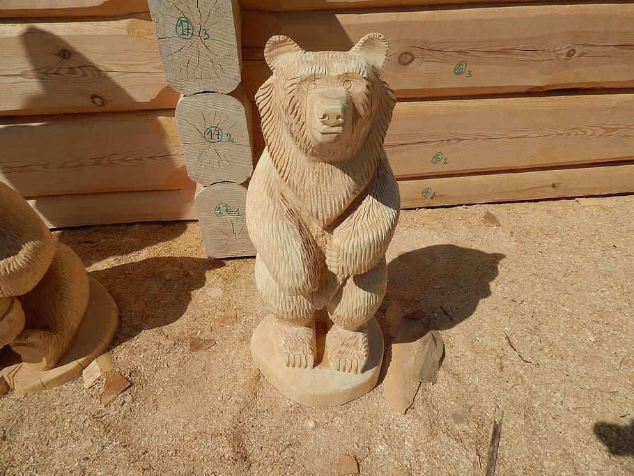 Statuette, Bär, Kiefer, Kunst und Handwerk, Kreativität, Sonnenlicht, Darstellung, keine Leute, Holz - Material, Schatten, Skulptur, Kunst, Statue, Säugetier, Tag, inländisch, Natur, Haustiere, menschliche Darstellung, Schnitzen - Handwerksprodukt, 4K
