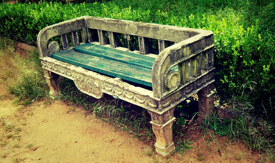 Aufgabe, Klassiker, Park, klassisch, Park, obsolet, Gras, verlassen, grüne Farbe, altmodisch, Retro-Stil, Bank, Sitz, Pflanze, Holz - Material, Tag, alt, Natur, leeren, Land, Abwesenheit, High Angle View, keine Leute, Entspannung, Parkbank, Feld, Park - menschgemachter Raum, draußen, 2K