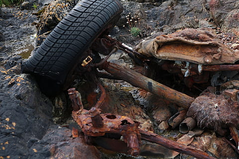 Wrack, Schrott, Auto, rostig, verrostet, ausgeschaltet, mystisch, Altmetall, gebrochen, Automobil, Tag, keine Leute, Land, Natur, verlassen, High Angle View, Rad, beschädigt, Transport, draußen, Reifen, Nahansicht, Feld, Tier, Holz - Material, Transportmittel, Holz, Log, ruiniert, 5K, CC0, gemeinfrei, lizenzfrei