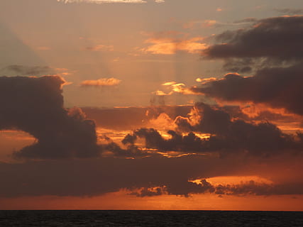 tramonto, colori, nuvole, cielo, bella vista, tramonto della natura, sole, paesaggio, sera, natura, crepuscolo, estate, Francia, mare, luce, calma, rosso, oceano, sole steso, spiaggia, dire bugie, viola, sabbia, arancia, acqua, nuvola - cielo, bellezza nella natura, scenics - natura, la tranquillità, scena tranquilla, lungomare, colore arancione, idilliaco, orizzonte, orizzonte sull'acqua, nessuno, all'aperto, cielo drammatico, scena non urbana, 4K, CC0, dominio pubblico, privo di copyright